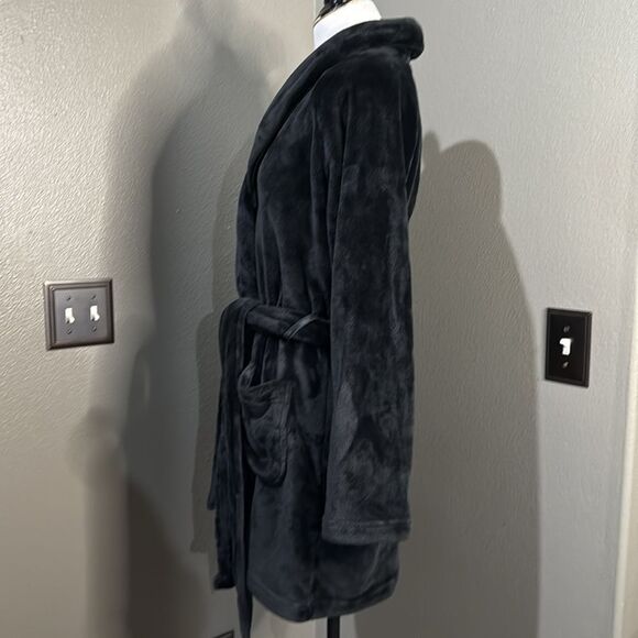Victorias Secret Plush Black Robe Embroidered back - Picture 7 of 9